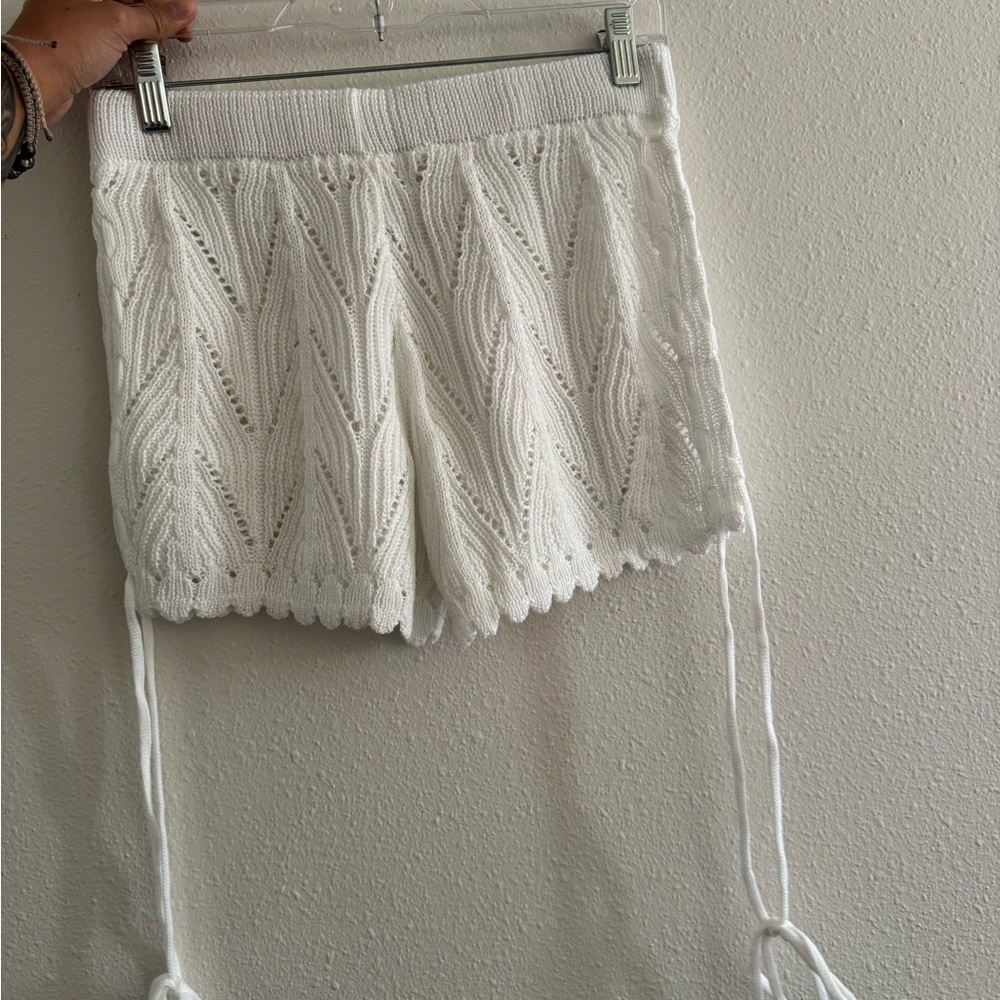 Elegant White Knit Women Shorts